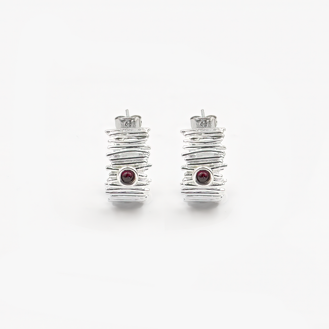 Silver earrings with garnet